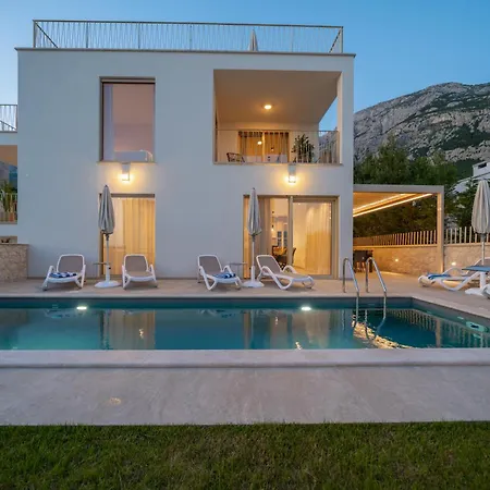 New! Adore Villa