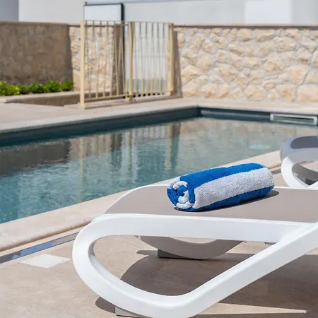New! Adore Vila Makarska